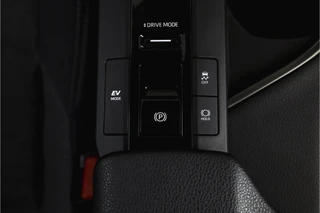 Toyota C-HR 1.8 Hybrid 140 Dynamic  | Dig. Cockpit | Adapt. Cruise | Winterpakket | PDC | Camera | NAV + App. Connect | ECC | DAB | LM 18" | 2989 / 26