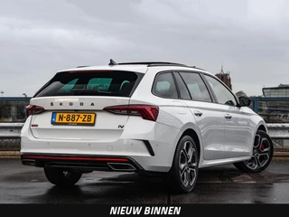 Skoda Octavia Combi 1.4 TSI RS iV PHEV Business 245 PK Panoramadak Matrix LED Camera Sfeerverlichting Stoelverwarming 19" / 4