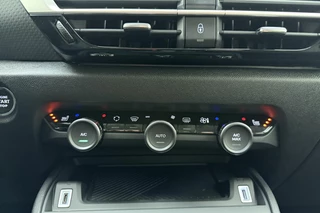 Citroen C4 1.2 Hybrid 145pk Collection Verwarmde Voorruit l Stoelverwarming l Full-LED l TomTom Navigatie l Wireless Apple Carplay & Android Auto l Camera l Parkeersensoren l Lichtmetalen Velgen l Climate Control l Adaptive Cruise Control / 27