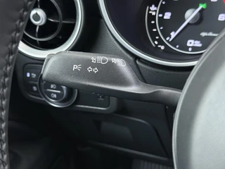 Alfa Romeo Stelvio 2.2 JTD AWD Veloce Automaat | VAN: € 34.900- VOOR: € 32.877,- UW HERFSTVOORDEEL: € 2.023,- | CAMERA| STOEL + STUURVERWARMING + MEMORY| KEY LESS ENTRY | LEDER | ADAPT. CRUISE CONTROL | 12 MND BOVAG GARANTIE / 30