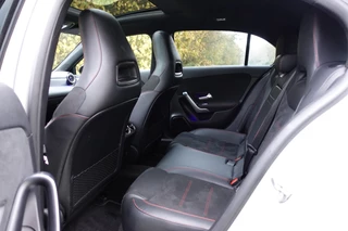 Mercedes-Benz A-Klasse 250 e Business Solution AMG Limited Pano / 30