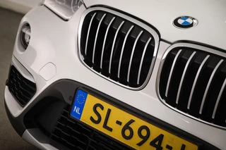 BMW X1 xDrive20i High Executive | PANORAMADAK | HEAD UP | STOELVERWARMING | TREKHAAK / 19