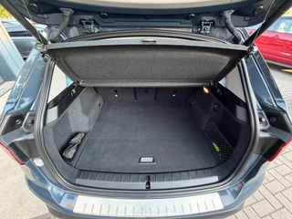 BMW X1 SDrive18i Executive Edition / ACC / Head-Up / Led / Trekhaak / Rijklaar !. / 43