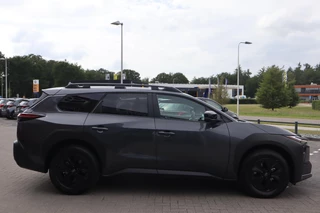 Toyota bZ4X Touring Dynamic 75 kWh NIEUW & DIRECT LEVERBAAR! BLIND-SPOT PARK-SENSOREN STOEL/STUURVERW APPLE/ANDROID 18" LM-VELGEN / 9