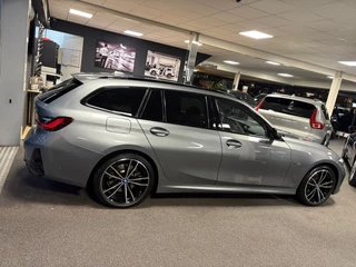 BMW 3-serie Touring 330e xDrive M-pakket facelift / Panorama-dak / head-up / 360 camera / Harman-Kardon / 9