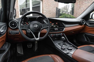 Alfa Romeo Giulia 2.0T Super 200 PK Aut Pano Keyless Half/Leder Xenon 19'' / 12