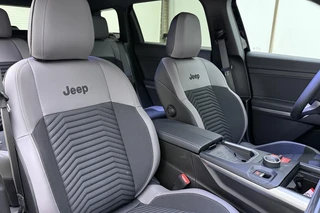 Jeep Compass 1.2 e-Hybrid First Edition Automaat | DEMO | Rondomzicht camera | Climate control | Navigatie | 8 jaar speciale garantie | Keyless / 15