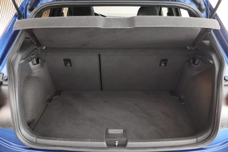 Volkswagen Polo 1.0 TSI 95pk 2x R-Line Climate Control ACC Camera Stoelverwarming Keyless Navigatie / 44