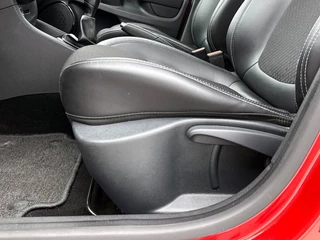 Renault Clio 0.9 TCe Bose | Trekhaak | Camera | Navigatie | Cruise Control | Climate Control | Parkeersensoren / 29
