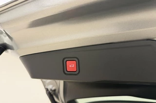Jeep Avenger 1.2 e-Hybrid 110pk Automaat Summit | Navigatie | Trekhaak | Panoramadak | Adapt. Cruise control | JBL Audio | Elektrische achterklep | Stoelverwarming  | Climate Control / 16