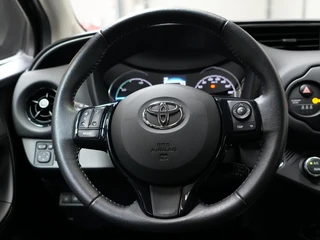 Toyota Yaris 1.5 Hybrid Bi-Tone ✅All Season✅Trekhaak✅Stoelverw.✅Clima✅Camera✅ / 16
