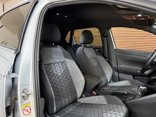 Volkswagen Polo 1.0 TSI R-Line | 110PK | IQ.Drive pakket | Virtual | Full LED Matrix Beam | Camera | Discover Pro | Clima |Ambient / 43