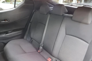 Toyota C-HR 1.8 HYBRID STYLE / 28