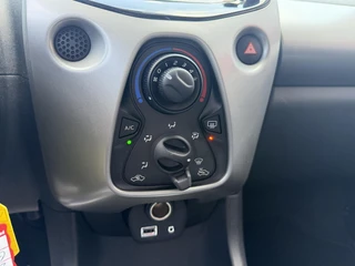 Toyota Aygo 1.0 VVT-i x-play NL-AUTO EL-RAMEN CAMERA NAVI BLUETOOTH AIRCO AUTOMAAT / 23