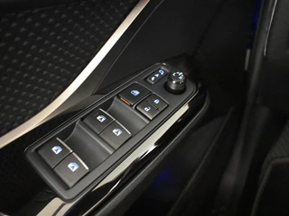 Toyota C-HR 1.8 Hybrid Style Allseasons | Leder | Blindspot / 26
