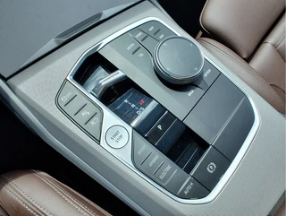 BMW 3 Serie Touring 320e PHEV  Orig NL. | Leder | Park Assist | Carplay/Android / 20