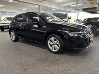 Volkswagen Golf 1.0 eTSI Life / NL-auto, Automaat, 52.679KM / 4