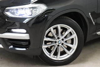 BMW X3 xDrive30i High Executive xLine Automaat  / Panoramadak / Trekhaak / Sportstoelen / Leder / 19 Inch / Driving Assistant Plus / Hifi / LED / Head-Up Display / Achteruitrijcamera / Stoelverwarming / Adaptief Onderstel / Multifunctioneel Instrumentenpaneel / 13