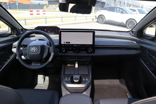 Toyota bZ4X Touring EXECUTIVE AWD 75KWH PANODAK JBL-AUDIO 1500KG TREKGEW STOELVERW/KOELING STUURVERW BLIND SPOT WARMTEPOMP EL-ACHTERKLEP / 25