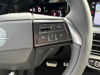 Opel Mokka Electric GS 54 kWh | Climate control | Navigatie | Verwarmbaar stuur | Elektrisch Pakket | Camera | Parkpilot | 18" LM-Velgen | Parkpilot / 23