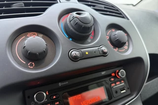 Renault Kangoo Family Rolstoelbus | Invalide vervoer | Rolstoelsauto handgeschakeld | Rolstoellift | Airco | Verlaagde vloer achterin | Oprijplaat of elektrische rolstoellift | 3-punts rolstoelgordelsysteem | Elektrische spanbanden | Extra lange veiligheidsgordels | Antislip-oprijplaat | Rolstoelplaats achter bestuurder/passagier | Versterkte vloerconstructie / 29