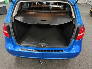 Mercedes-Benz B-Class 180 Ambition Nederlandse auto/ Trekhaak/ Parkeersensoren voor en achter/ Set winterbanden / 29