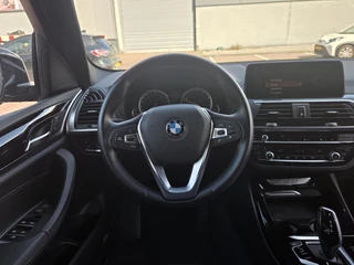 BMW X3 sDrive20i Launch Edition High Executive | Schuif-kanteldak | Climate Control | Parkeercamera / 2