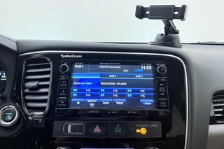 Mitsubishi Outlander 2.0 PHEV Automaat instyle | Navigatie | Lederen bekleding | Achteruitrijcamera | Elektrische achterklep | Stoel- en stuurverwarming | Verwarmd voorraam / 28