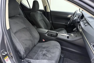 Lexus CT 200h Business Line | Navigatie | Climate Control | Achteruitrijcamera | Parkeersensoren voor & achter / 7