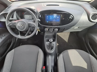 Toyota Aygo X PLAY AIRCO CAMERA AD-CRUISE APPLE/ANDROID NL-AUTO / 4