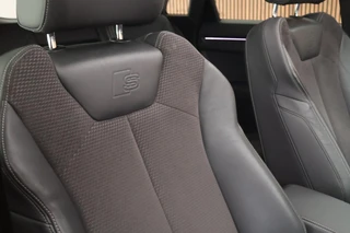 Audi Q3 40 TFSI 190pk quattro edition one Trekhaak Camera Keyless Virtual Cockpit Panoramadak Navigatie S-Line / 44
