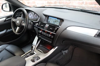 BMW X3 xDrive20i High Executive M Sport Pakket Automaat  / Navigatiesysteem Professional / Leder / Trekhaak / 18 Inch / Xenon / Stoelverwarming / Climate Control / Parkeersensoren voor+achter / Lichtpakket / Cruise Control / 20