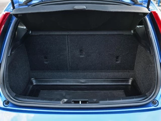 Volvo V40 2.0 D3 150 PK Business Sport R-Design Panoramadak Harman Kardon LED Standkachel Trekhaak Stoelverwarming 18" / 38