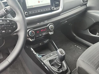 Kia Stonic 1.0 T-GDi MHEV DynamicPlusLine | Camera | Navi | Privacy Glass | Apple Carplay | Android Auto | Lichtmetalen Velgen | / 21