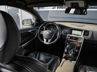 Volvo V60 2.4 D6 AWD Plug-In Hybrid Summum | Leder | Schuifdak | Keyless | Camera | Xenon | Stoelverwarmng / 17