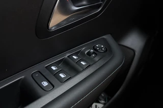 Peugeot 208 1.2T 100pk Allure Pack | Climate & Cruise Control | Navigatie | 3D Cockpit | Parkeersensoren | / 18