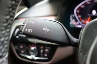 BMW 5 Series Touring 520i High Executive M Sport Pakket Automaat  / Live Cockpit Professional / Driving Assistant / Head-Up Display / Comfortstoelen / Achteruitrijcamera /  19 Inch / Exklusivleder 'Nappa' / DAB / Stoelverwarming / Hifi / Extra Getint Glas / Ambiance Verlichting / 36