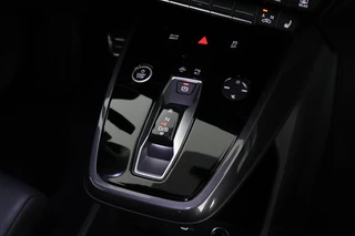Audi Q4 e-tron 40 Launch edition S Competition 204pk 77 kWh SOH 87% Trekhaak Camera Leder Keyless Stoelverwarming ACC Panoramadak S-Line / 36