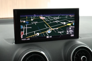 Audi Q2 35 TFSI 150pk S-Tronic S Edition Trekhaak Panoramadak ACC Stoelverwarming Keyless Virtual Cockpit 2x S-Line / 22