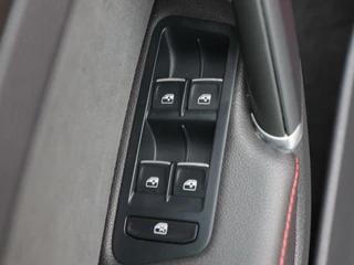 Volkswagen Golf 2.0 TSi GTi 290 Pk TCR | Panorama Dak | Adaptive Cruise | Camera | Stoelverwarming | 18 inch | 90.438 km!! / 28