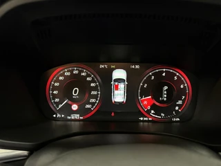 Volvo XC60 2.0 T5 Inscription | 250PK | Automaat | Leder | Camera | Trekhaak | Pano | Navi | 12,3” Digitaal Display / 8