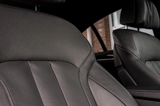BMW 5-serie M550d xDrive High Executive | 2e eigenaar | Driving Assistant Plus | Innovation pakket | Stoelverwarming & -ventilatie | Stuurverwarming | Harman-kardon | 360 camera / 17
