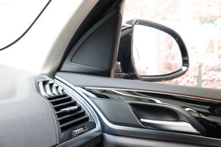 BMW X3 xDrive30i High Executive xLine Automaat  / Panoramadak / Trekhaak / Sportstoelen / Leder / 19 Inch / Driving Assistant Plus / Hifi / LED / Head-Up Display / Achteruitrijcamera / Stoelverwarming / Adaptief Onderstel / Multifunctioneel Instrumentenpaneel / 31