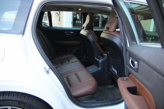 Volvo V60 2.0 T6 TE AWD MomPro / 34