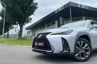 Lexus UX 250h F Sport Line | CAMERA | ADAPTIVE | KEYLESS | CARPLAY / 38