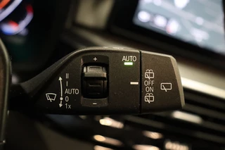 BMW 5 Serie Touring 520i High Executive M Sport Pakket Automaat  / Trekhaak / Navigatie Professional / Achteruitrijcamera / Comfortstoelen / DAB / Apple Carplay / Stoelverwarming / Adaptief Onderstel / Cruise Control / LED / 43
