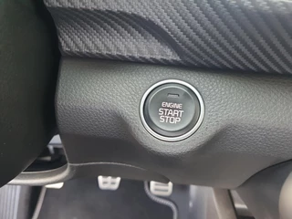 Kia Stonic 1.0T MHEV GT-PlusLine | Schuifdak | Stoel en stuurverwarming | Navigatie | Camera | Climate control | Cruise control | Getinte ramen achter | Parkeersensoren voor en achter | / 34
