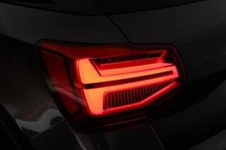 Audi Q2 35 TFSI 150pk S-Tronic S Edition Trekhaak Panoramadak ACC Stoelverwarming Keyless Virtual Cockpit 2x S-Line / 42