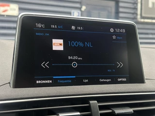 Peugeot 3008 1.2 PureTech Allure | Stoelverwarming| Apple Carplay/Android Auto | Skiluik | Lichtmetalen velgen met Allseason banden | Parkeersensoren | Cruise Control | / 17