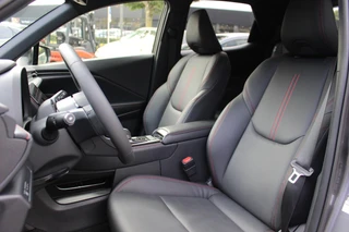 Lexus LBX 1.5 Emotion 2WD / 14